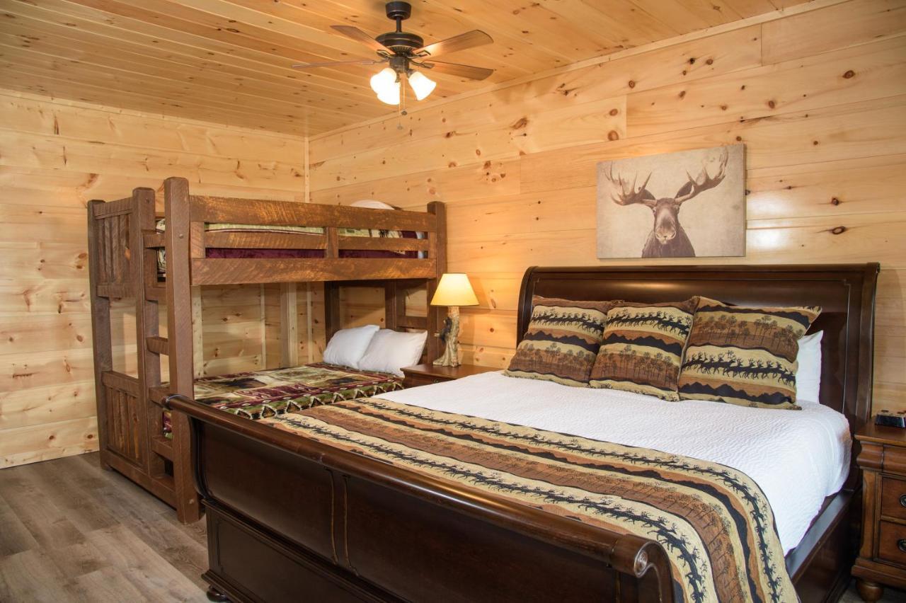 Skyline Splendor: Luxe Retreat With Breathtaking Views Over Downtown