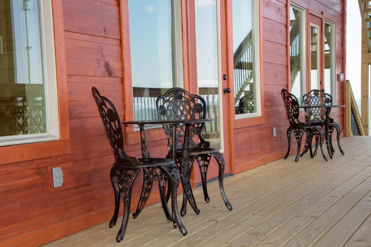 Skyline Splendor: Luxe Retreat With Breathtaking Views Over Downtown Gatlinburg