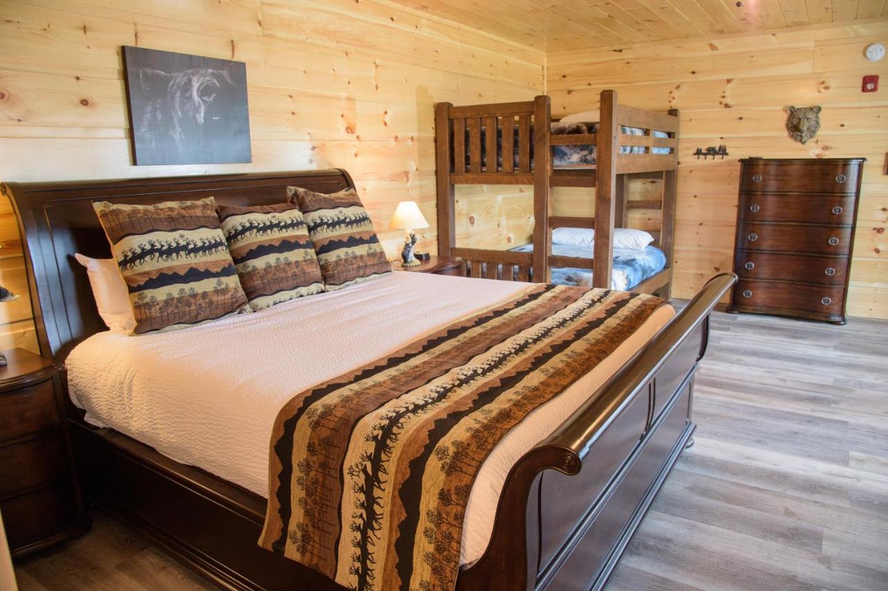 Skyline Splendor: Luxe Retreat With Breathtaking Views Over Downtown Villa Gatlinburg