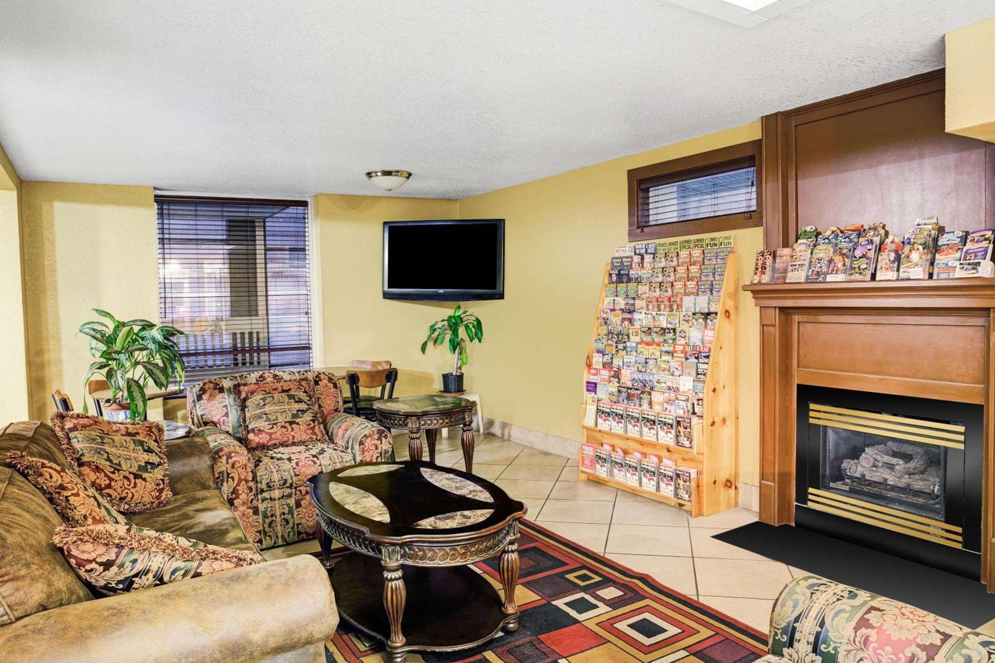 Days & By Wyndham Downtown Parkway Hotel Gatlinburg