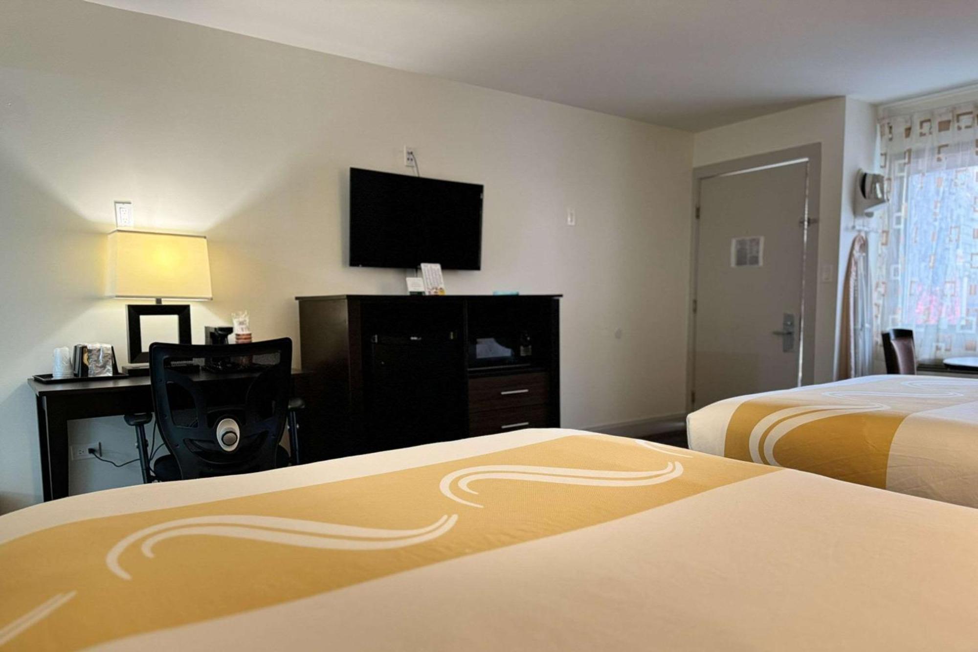 Quality Creekside - Downtown Inn 2*