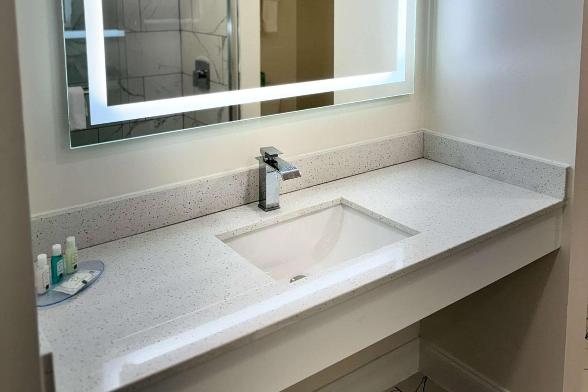 Quality Creekside - Downtown 2*