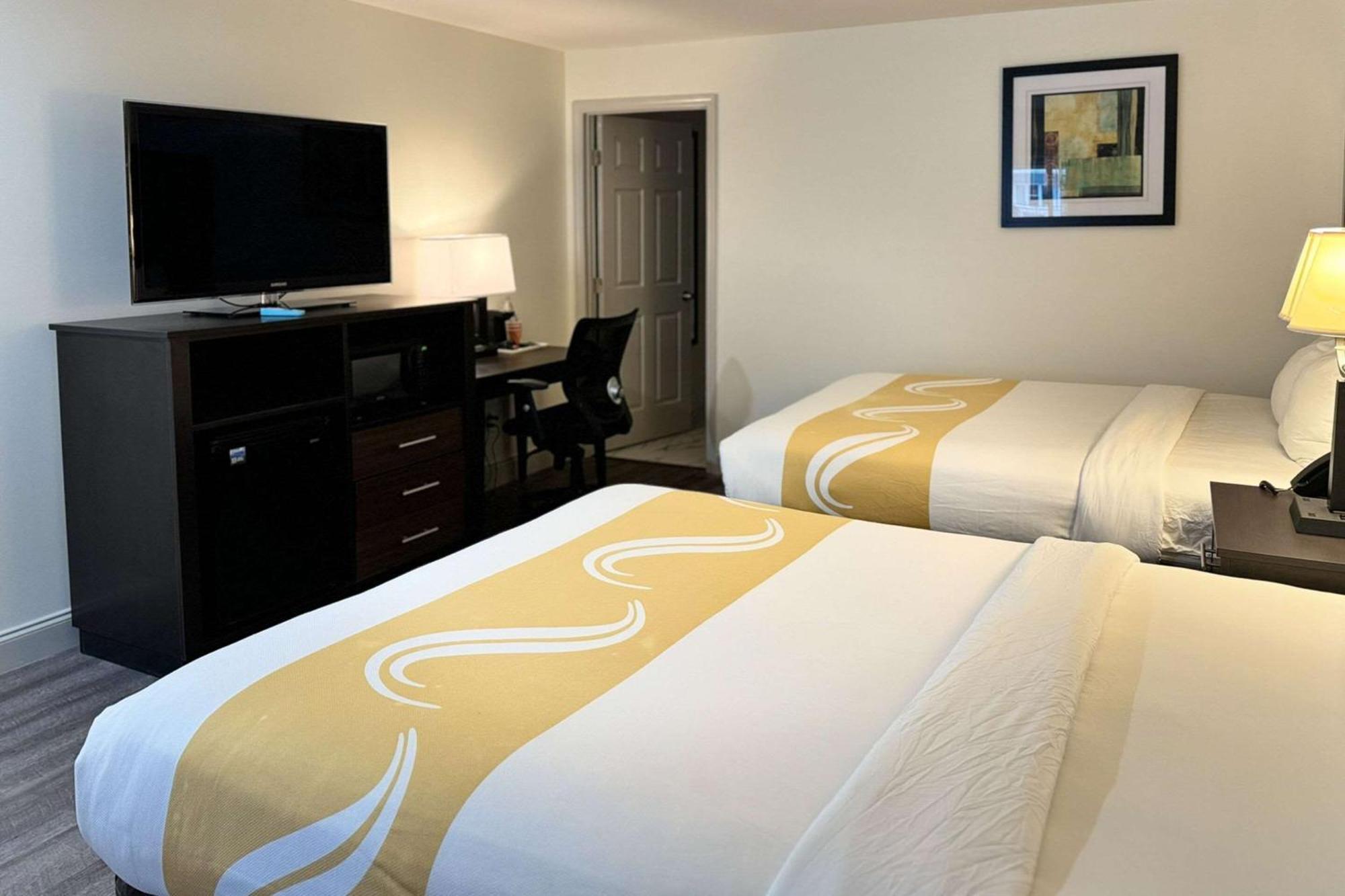 Inn Quality Creekside - Downtown Gatlinburg