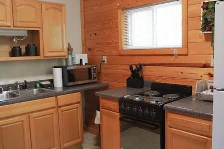 Holiday home Cuddles, 1 Bedroom Studio, Walk To Downtown And Hiking Trails! *