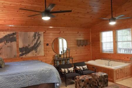 Holiday home Cuddles, 1 Bedroom Studio, Walk To Downtown And Hiking Trails! *