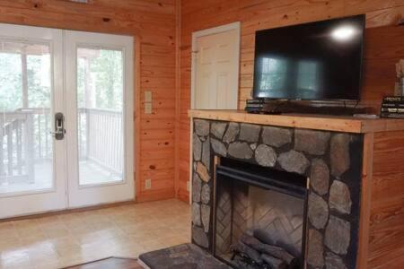 Cuddles, 1 Bedroom Studio, Walk To Downtown And Hiking Trails! Holiday home *