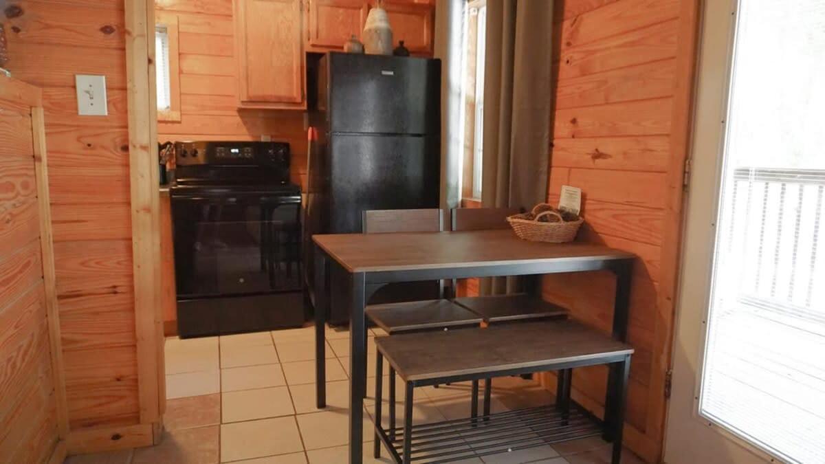 The Cave At Shady Woods - 1 Bedroom Studio - Walk To Downtown! *