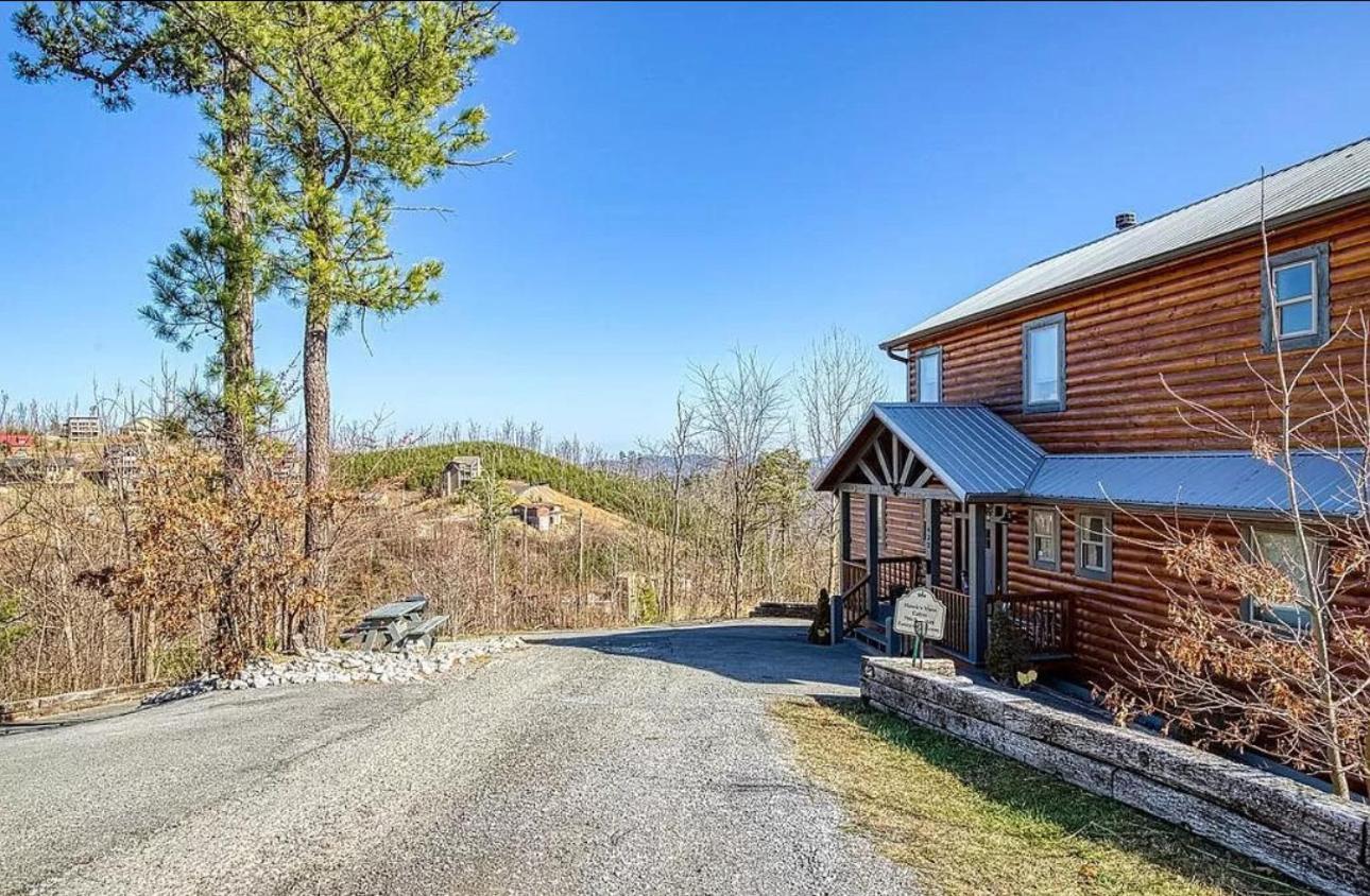 Hawk's View Log Cabin -mountains In Gatlinburg. Villa