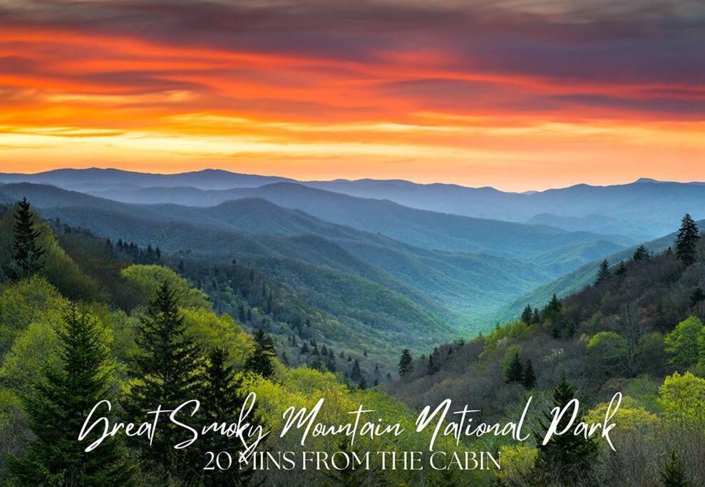 Holiday home Secluded Nature Views, Hot Tub, Wifi, King Bed, Fireplace Gatlinburg