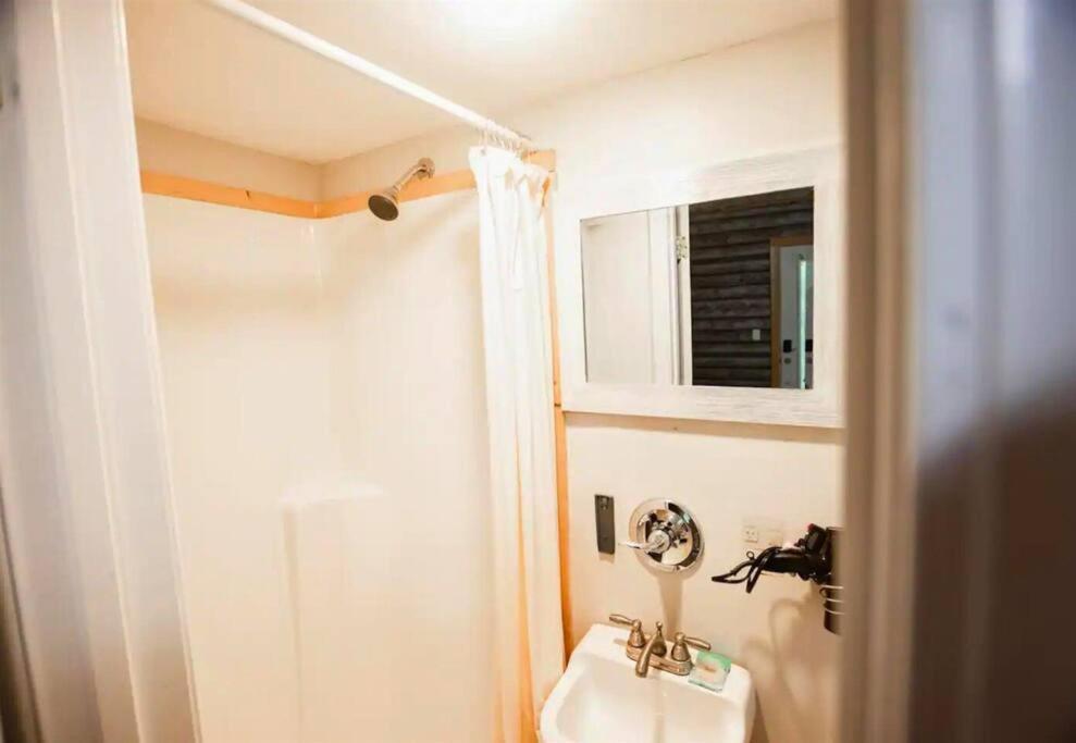 Holiday home Secluded Nature Views, Hot Tub, Wifi, King Bed, Fireplace Gatlinburg