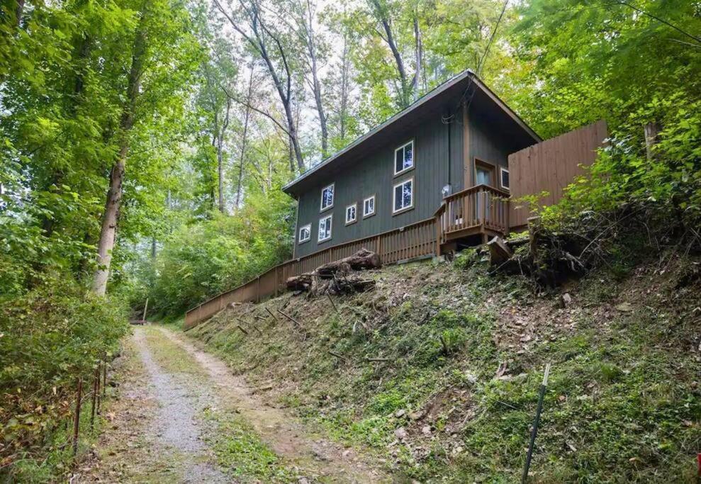 Holiday home Secluded Nature Views, Hot Tub, Wifi, King Bed, Fireplace *