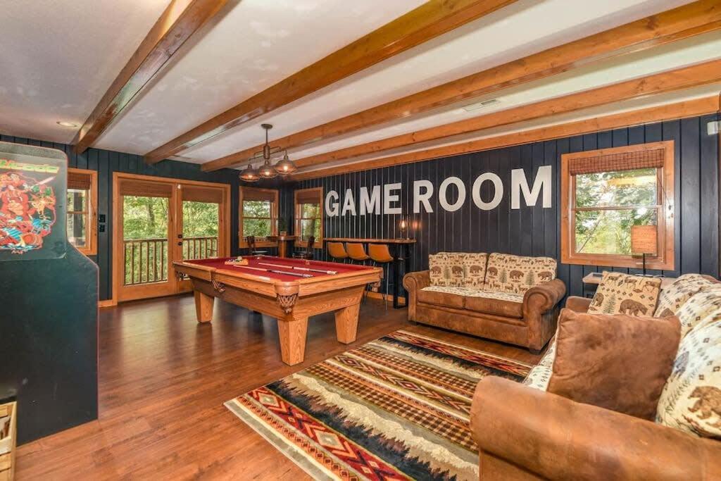 Holiday home Black Bear ~ Game ~ Hot Tub ~ Firepit