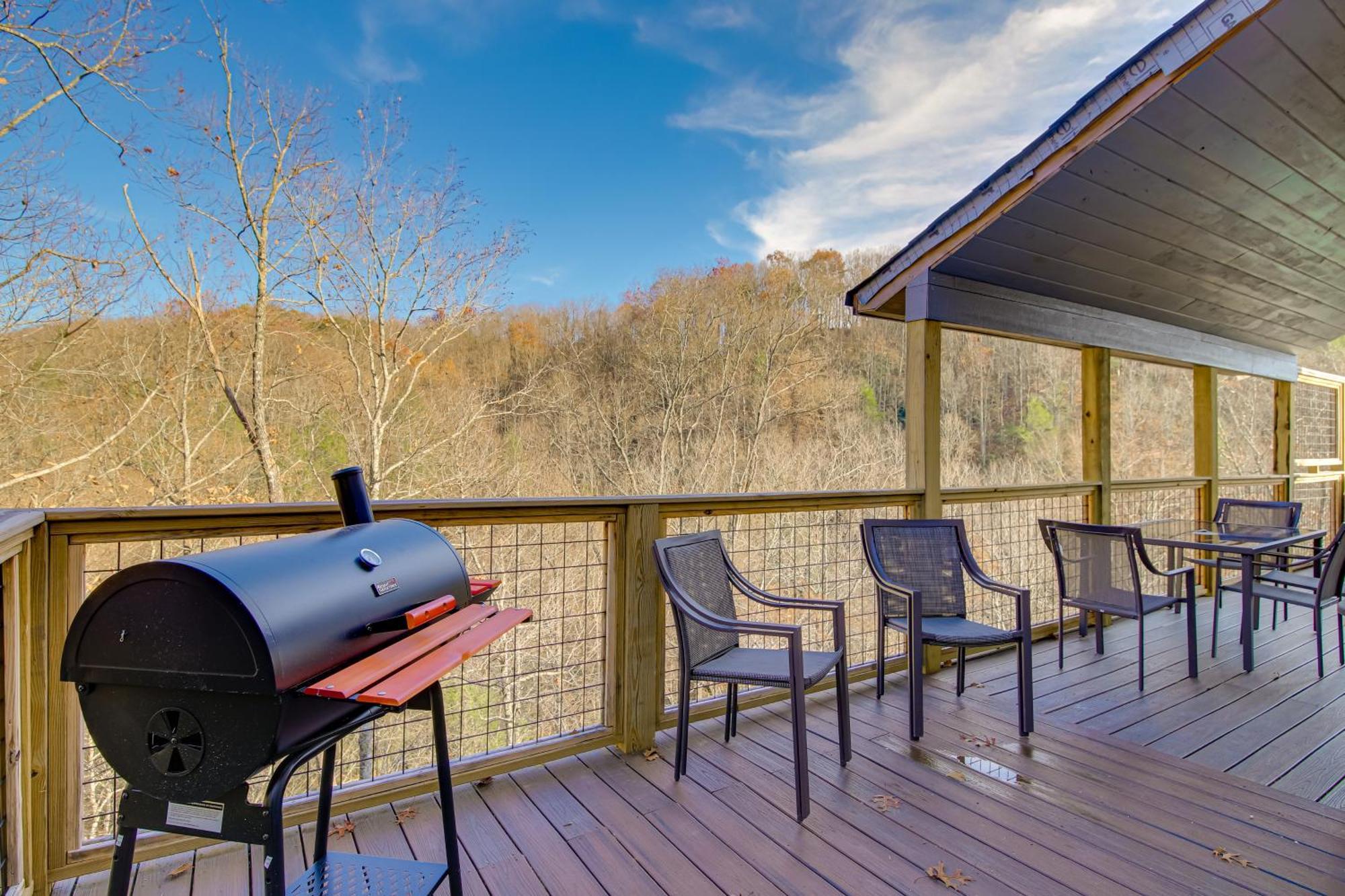 With Game Room, Hot Tub And Mtn Views Holiday home Gatlinburg