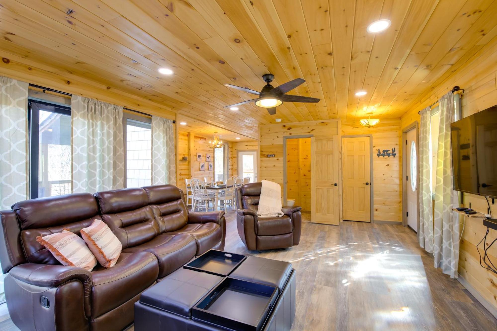 Holiday home With Game Room, Hot Tub And Mtn Views