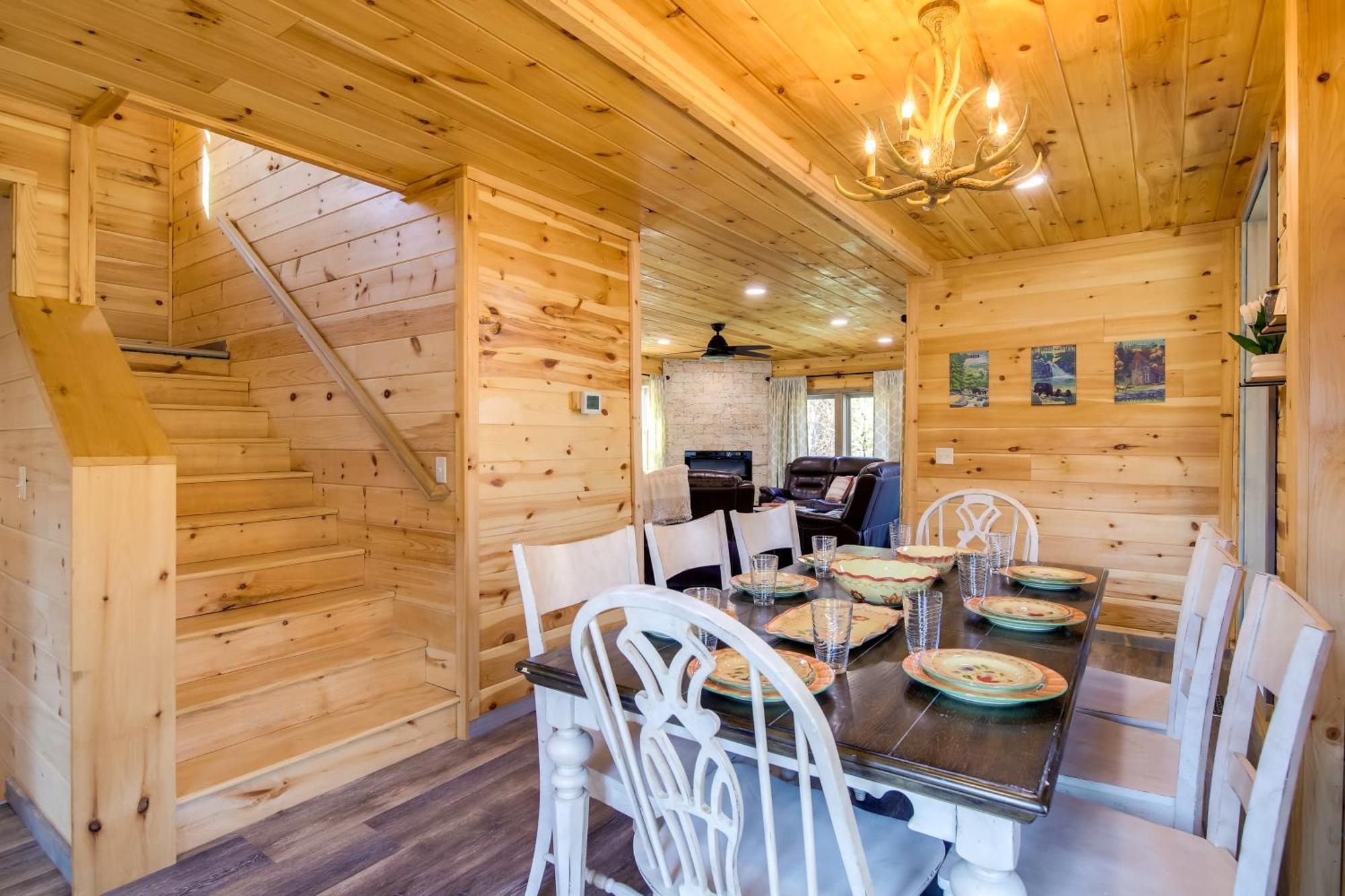 With Game Room, Hot Tub And Mtn Views Holiday home *