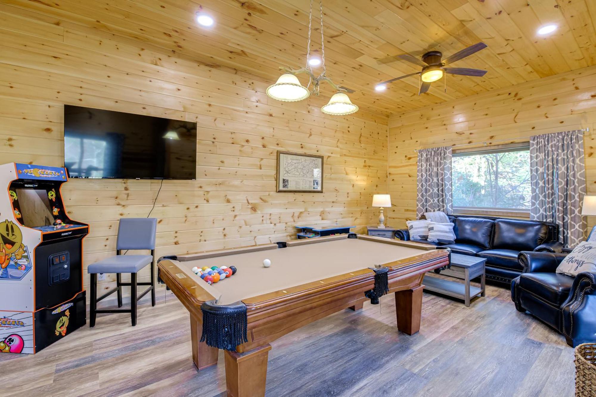 Holiday home With Game Room, Hot Tub And Mtn Views Gatlinburg