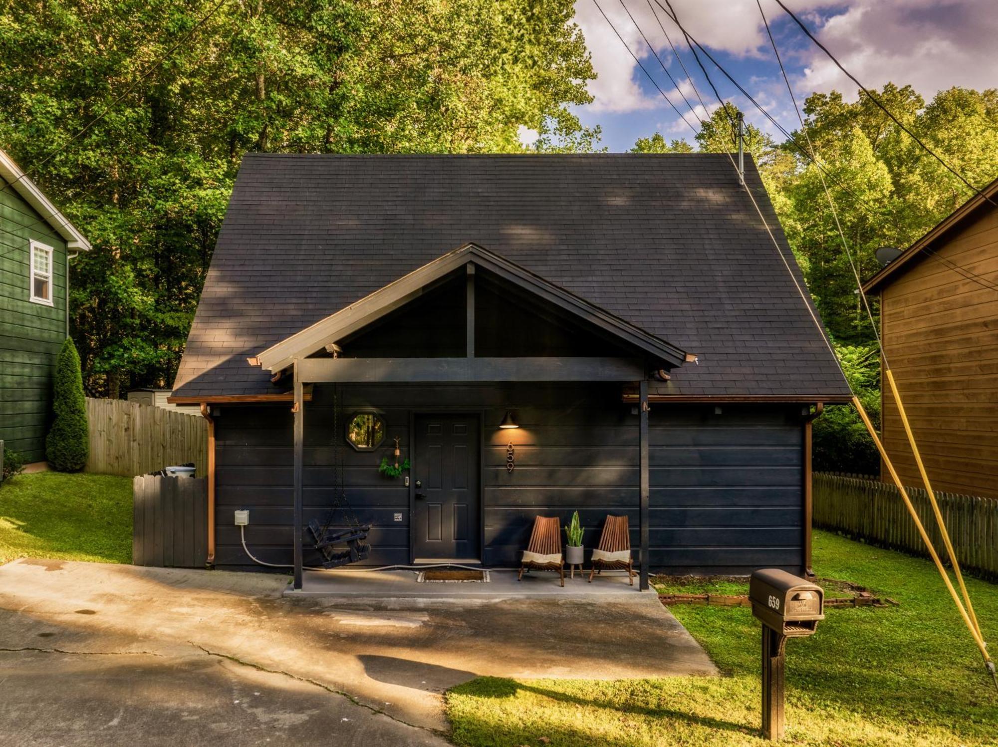 Holiday home The Copper Bird Mid Century Hot Tub Arcade Gameroom Rock Climbing