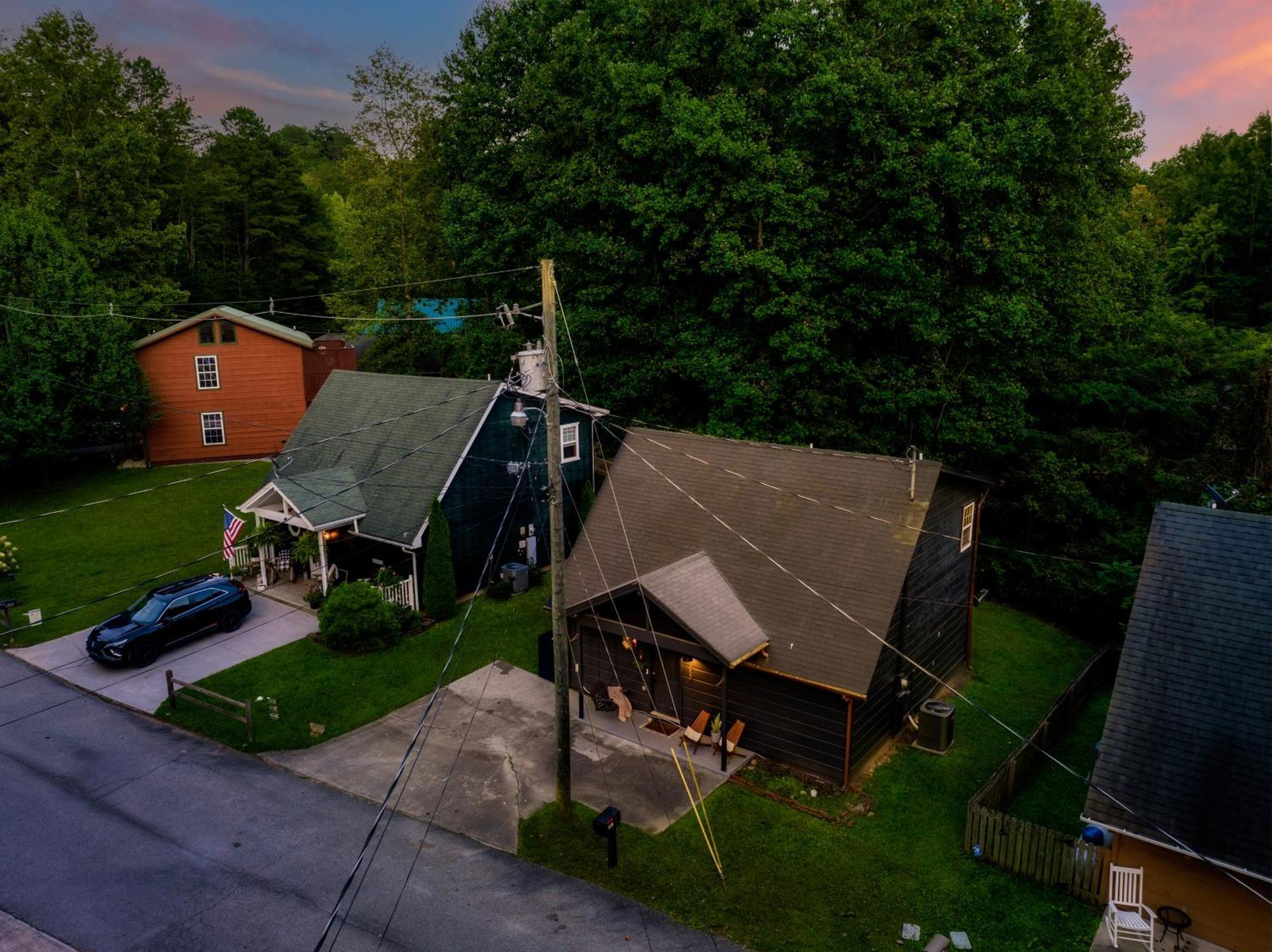 Holiday home The Copper Bird Mid Century Hot Tub Arcade Gameroom Rock Climbing Gatlinburg