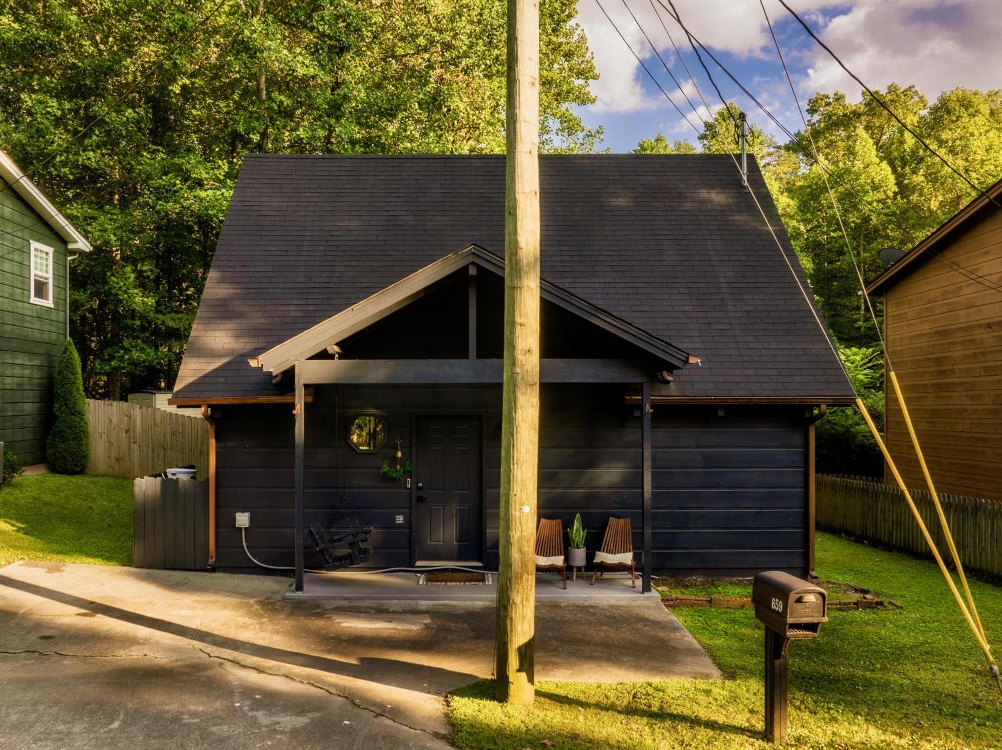 Holiday home The Copper Bird Mid Century Hot Tub Arcade Gameroom Rock Climbing *