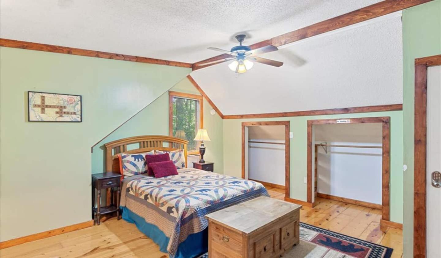 Near Downtown, Bbq,hot Tub, Foosball, Fireplace Holiday home Gatlinburg