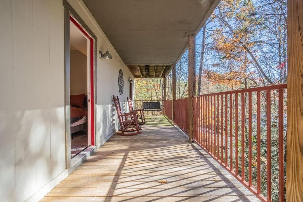 Holiday home Sasquatch E Sleeps 13 Gatlinburg