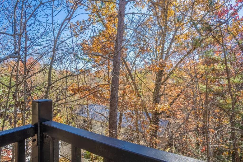 Sasquatch E Sleeps 13 * Gatlinburg