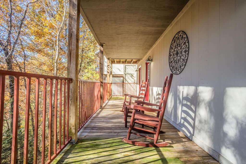 Holiday home Sasquatch E Sleeps 13