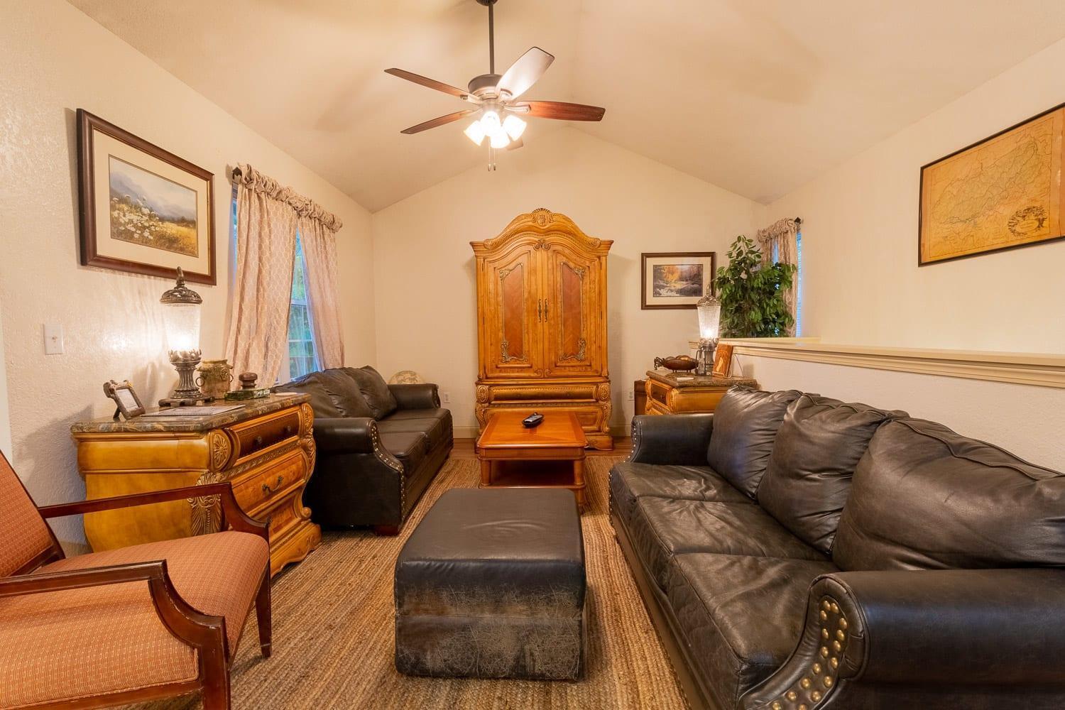 Sasquatch Cde Sleeps 35 Holiday home