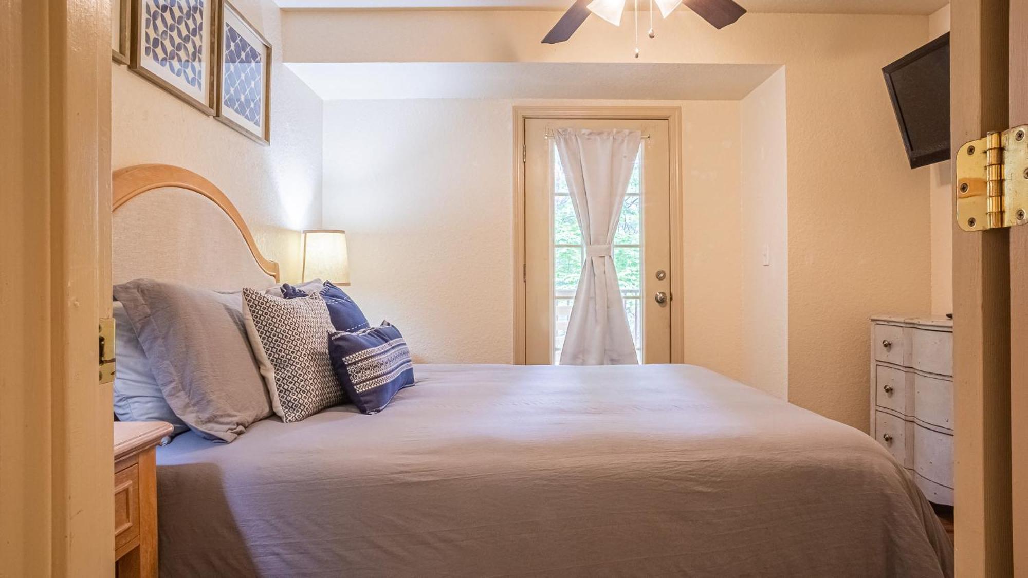 Sasquatch Cde Sleeps 35 Holiday home *