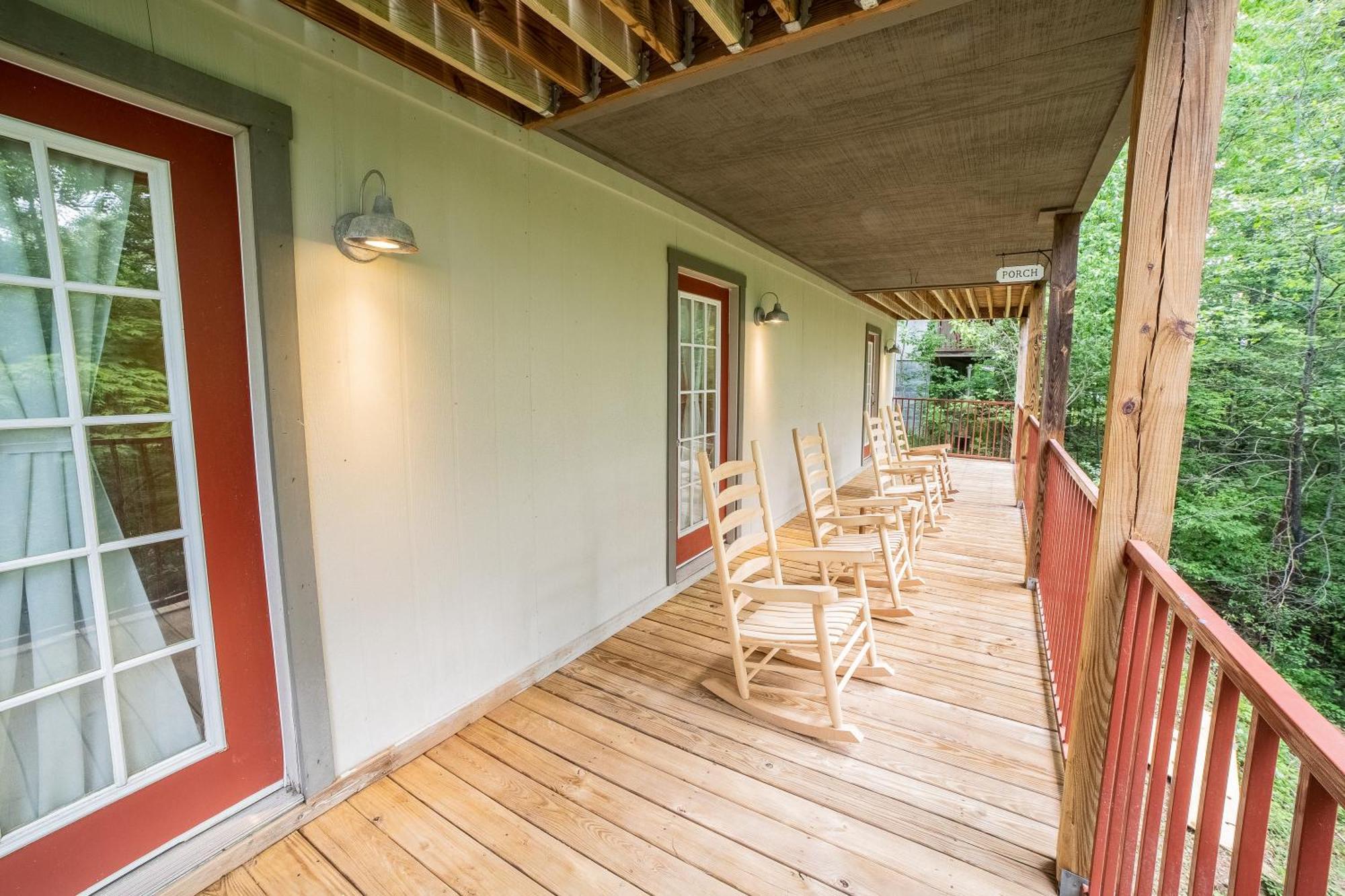 Sasquatch Cde Sleeps 35 Holiday home