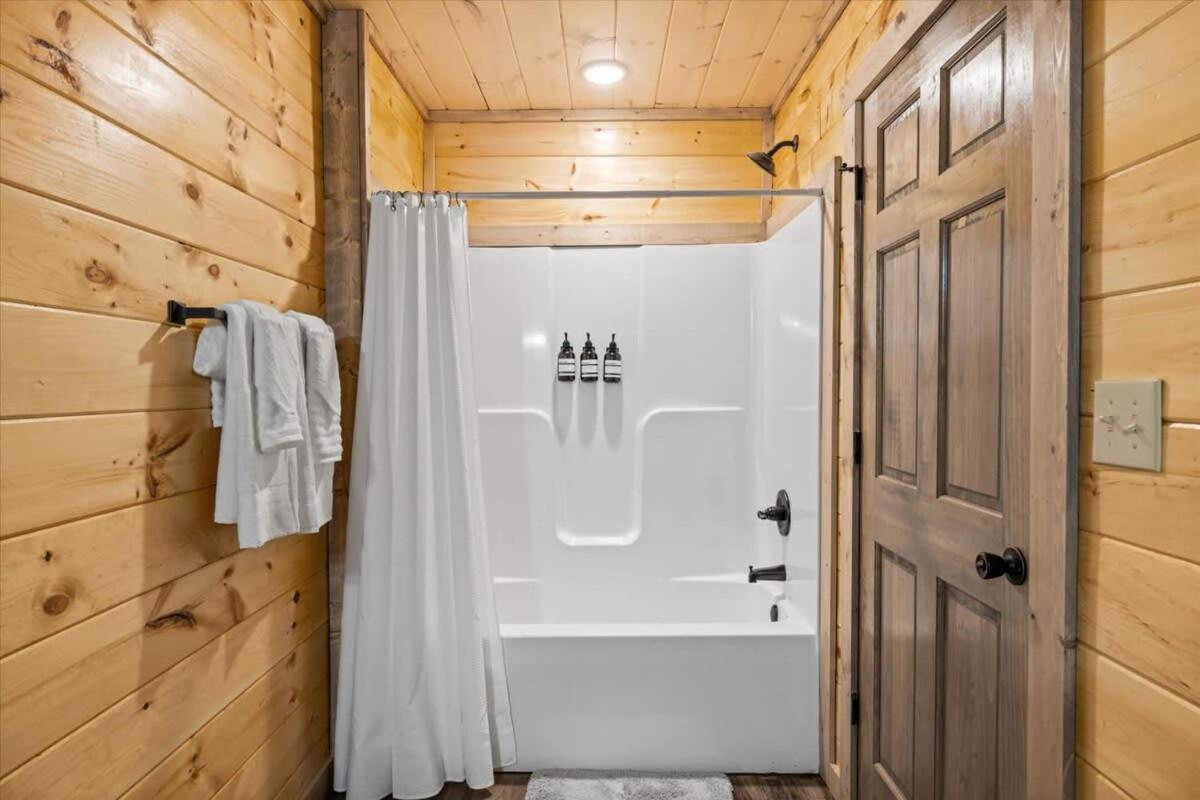 New 8br Pool W Hot Tub & Arcade Hl Holiday home *