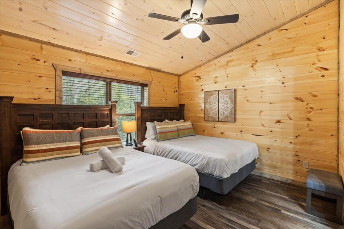 Holiday home New 8br Pool W Hot Tub & Arcade Hl Gatlinburg