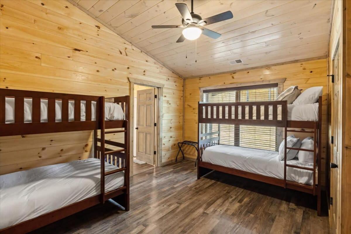 New 8br Pool W Hot Tub & Arcade Hl * Gatlinburg
