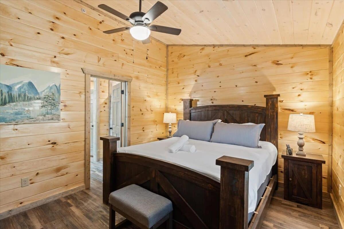 Holiday home New 8br Pool W Hot Tub & Arcade Hl Gatlinburg