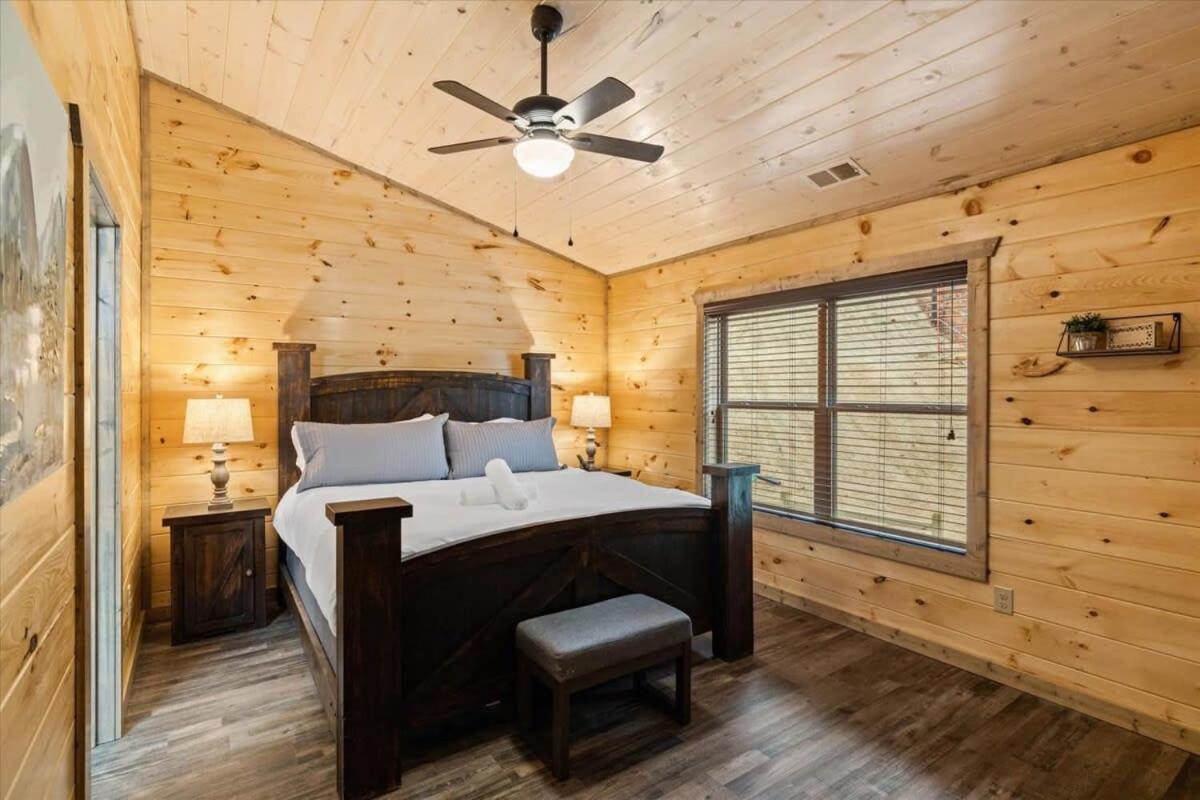 New 8br Pool W Hot Tub & Arcade Hl * Gatlinburg