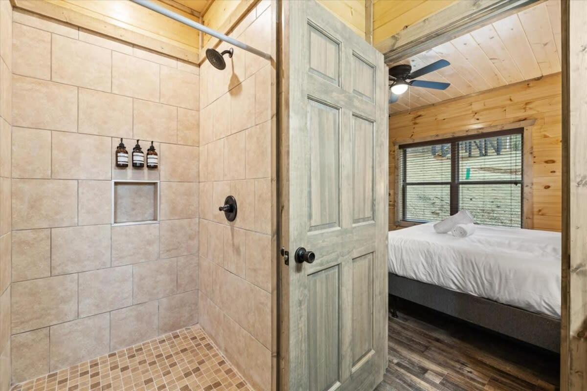 Holiday home New 8br Pool W Hot Tub & Arcade Hl Gatlinburg