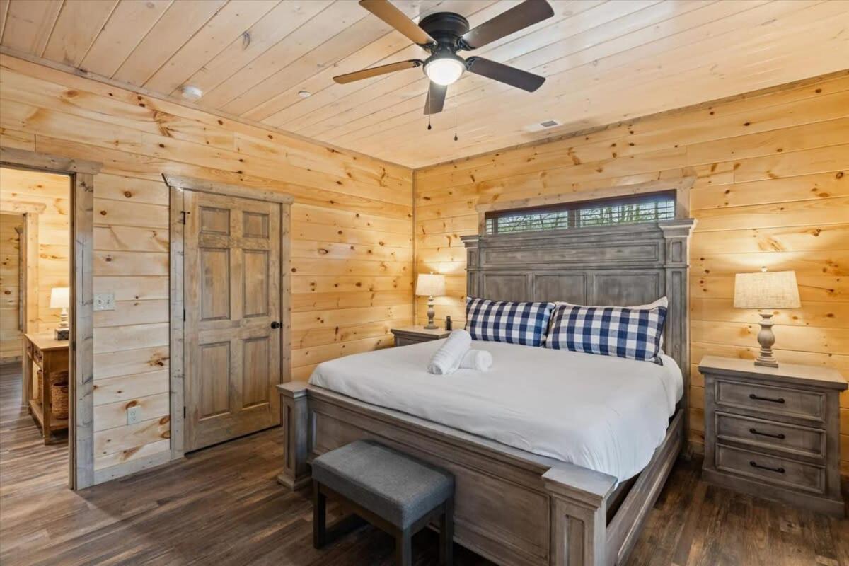 New 8br Pool W Hot Tub & Arcade Hl * Gatlinburg