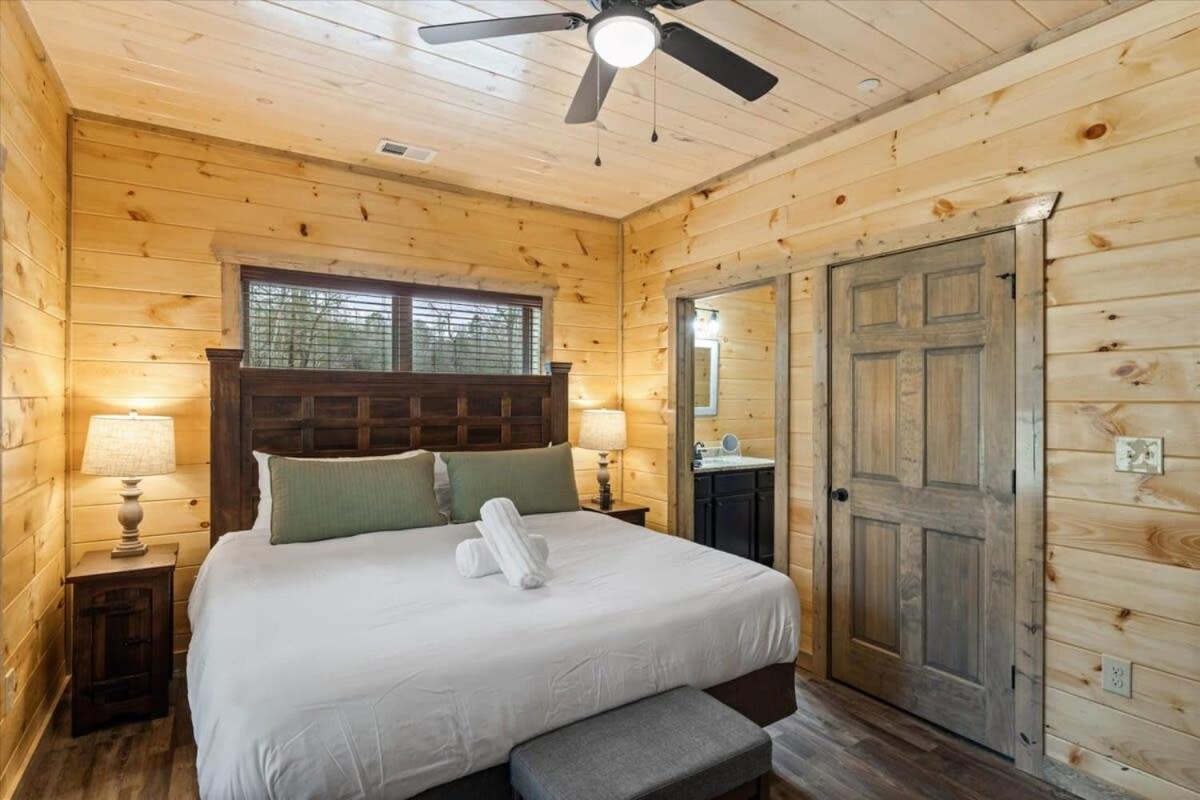 Holiday home New 8br Pool W Hot Tub & Arcade Hl *