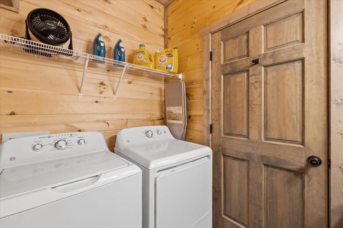 Holiday home New 8br Pool W Hot Tub & Arcade Hl Gatlinburg
