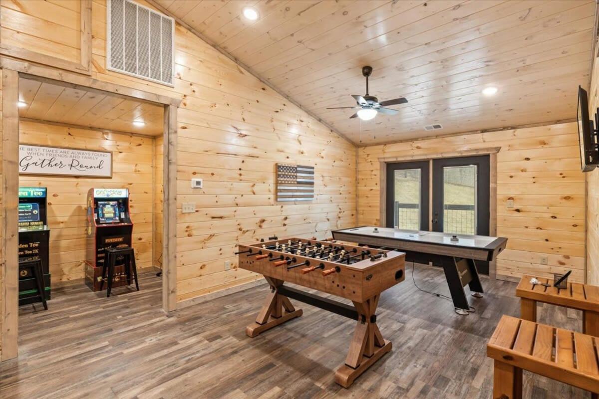 Holiday home New 8br Pool W Hot Tub & Arcade Hl *