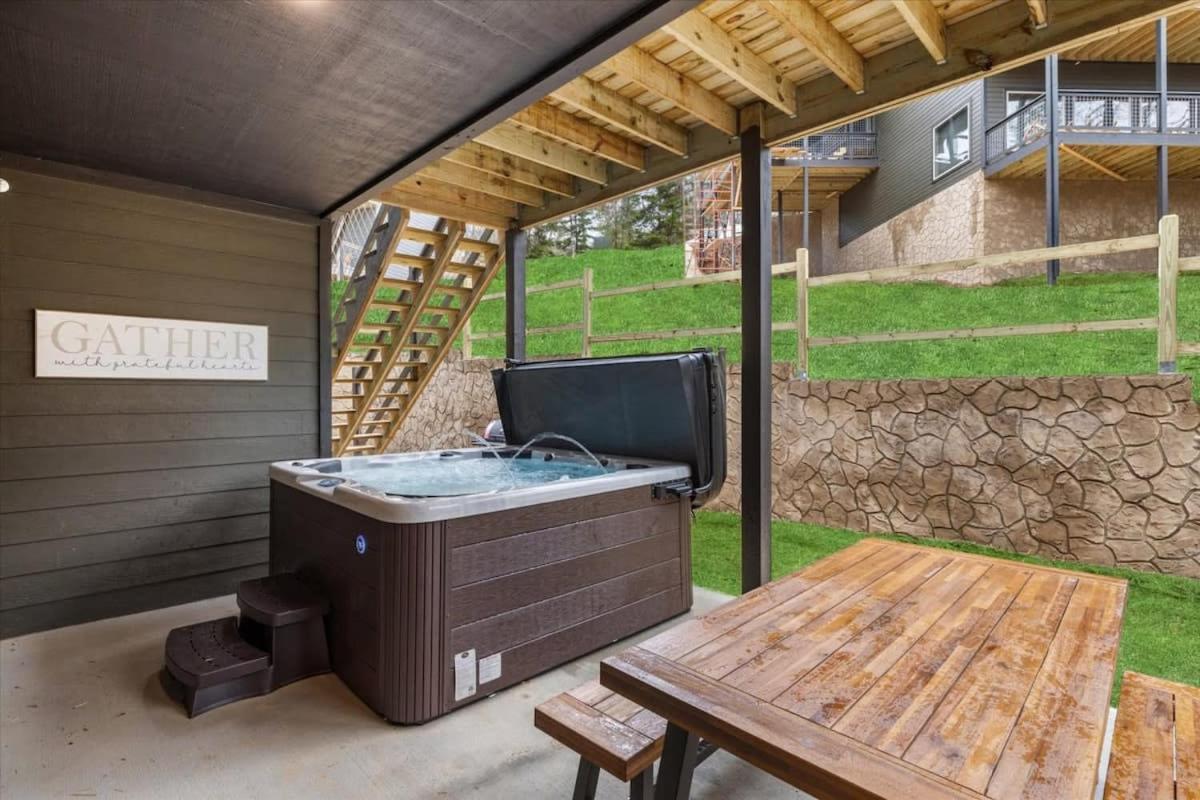 Holiday home New 8br Pool W Hot Tub & Arcade Hl