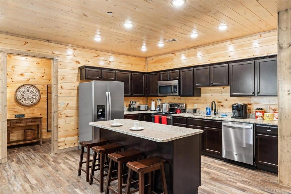 New 8br Pool W Hot Tub & Arcade Hl