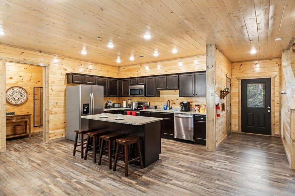 Holiday home New 8br Pool W Hot Tub & Arcade Hl