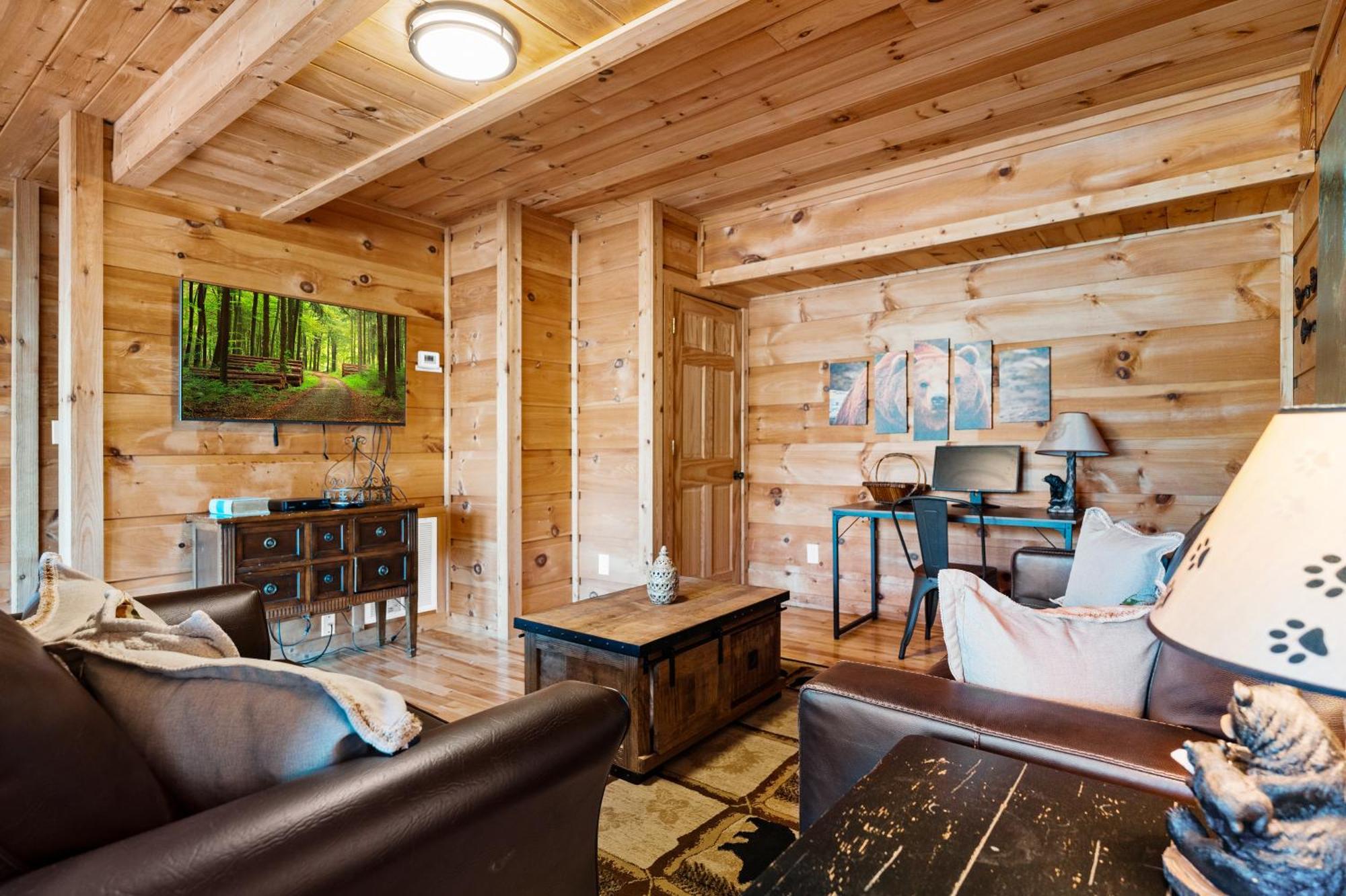 Holiday home Cubby Bear, Hot Tub, Pool, 1089 Free Attraction Tickets Each Paid Day, Dollywood And More! *