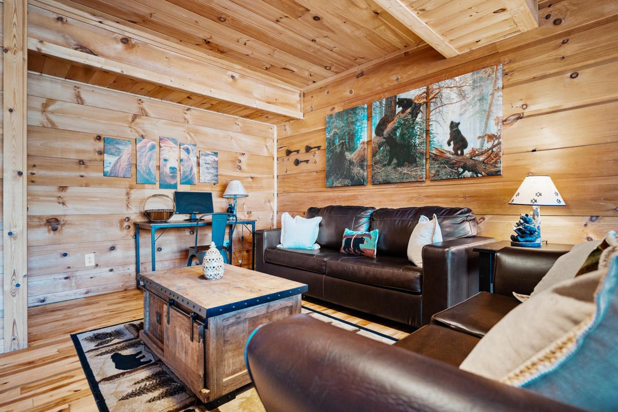 Holiday home Cubby Bear, Hot Tub, Pool, 1089 Free Attraction Tickets Each Paid Day, Dollywood And More! Gatlinburg