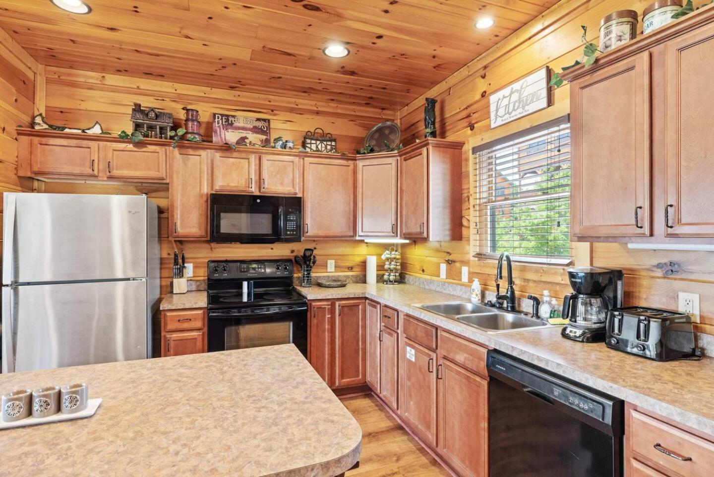 Holiday home Luxury 4br W Theater & Hottub5 Min To Dt Gatlinburg