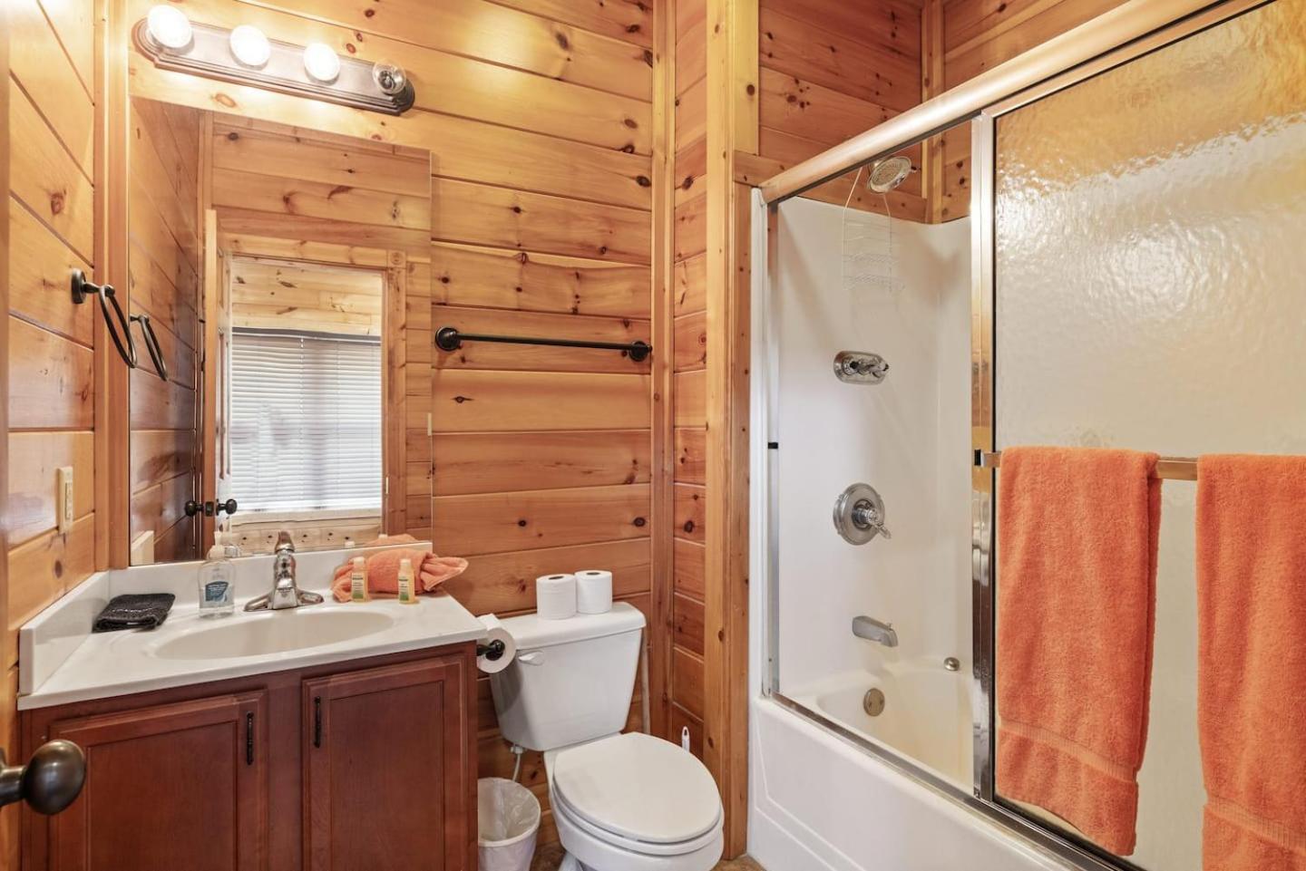 Holiday home Luxury 4br W Theater & Hottub5 Min To Dt *
