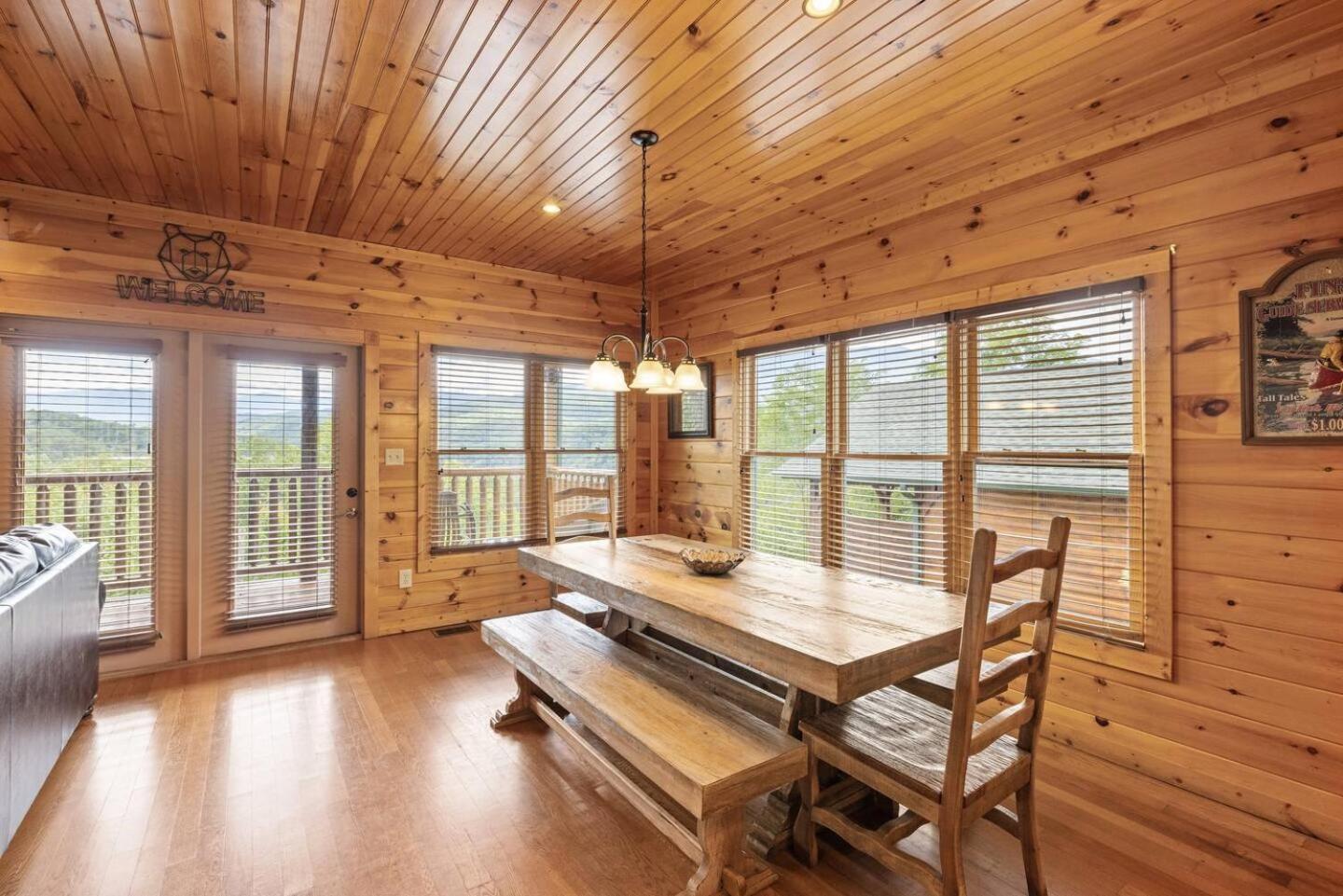 Luxury 4br W Theater & Hottub5 Min To Dt Holiday home Gatlinburg