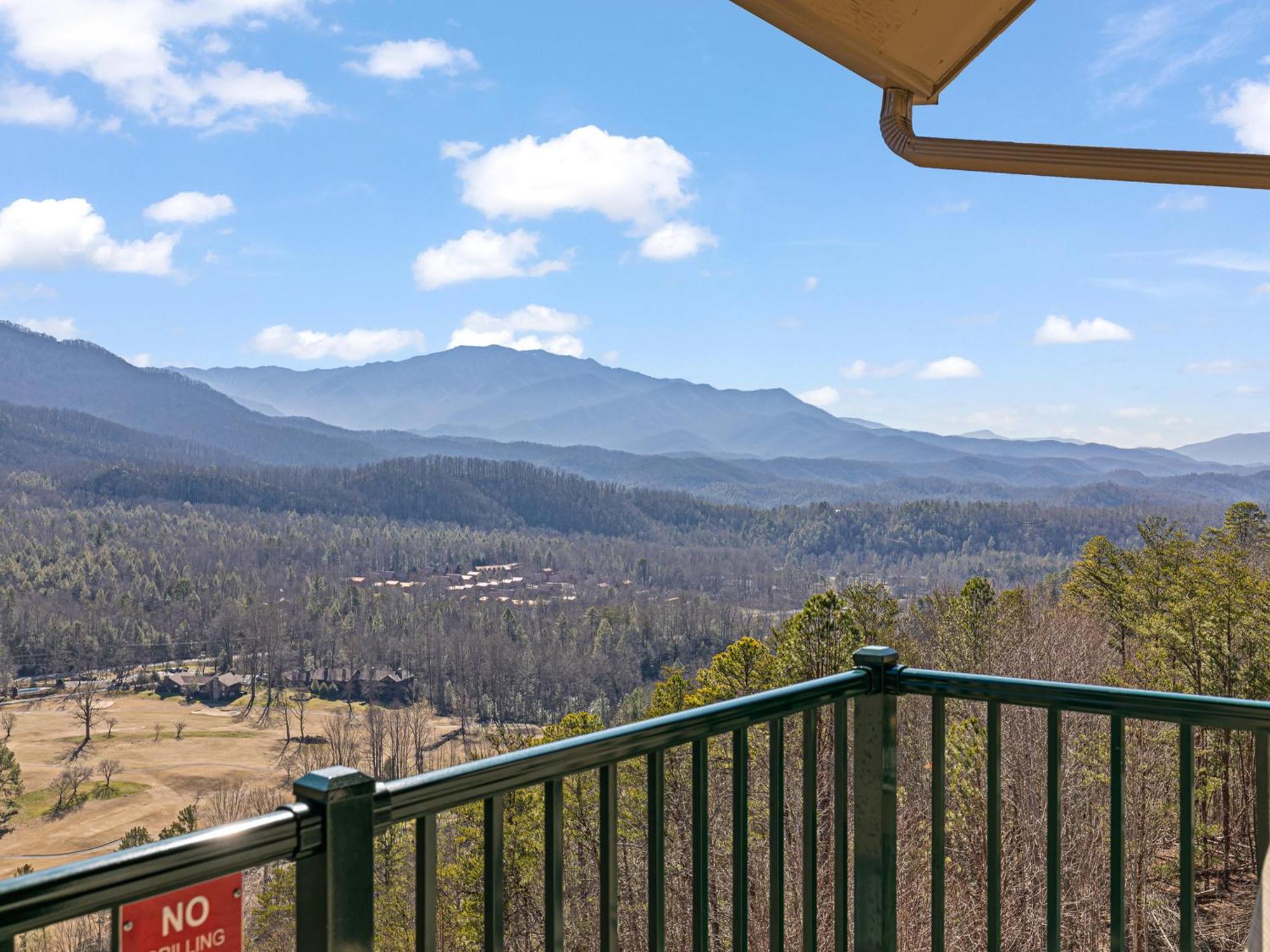 Apartment Smoky Sunrise Getaway - Deer Ridge Mountain C305 *