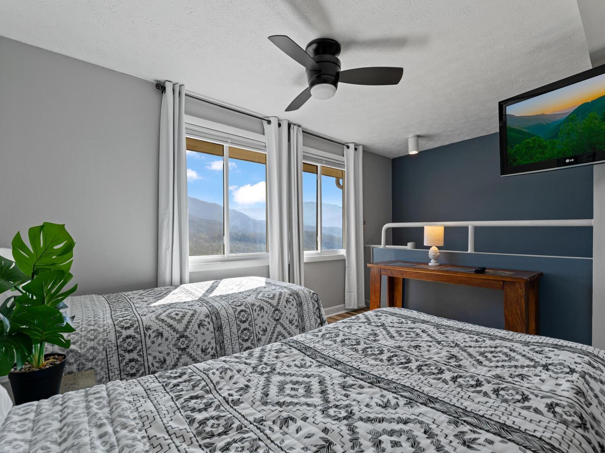 Apartment Smoky Sunrise Getaway - Deer Ridge Mountain C305 *